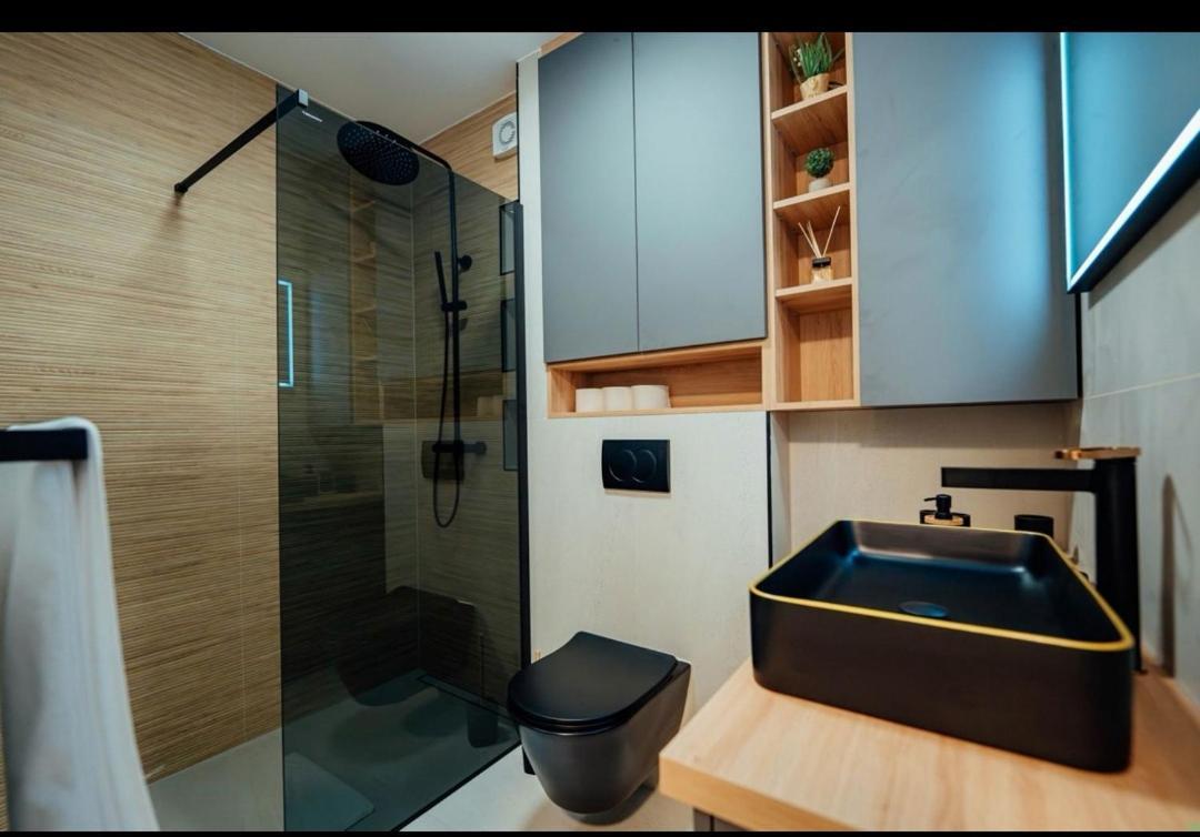 Black Queen Apartment Split Zewnętrze zdjęcie